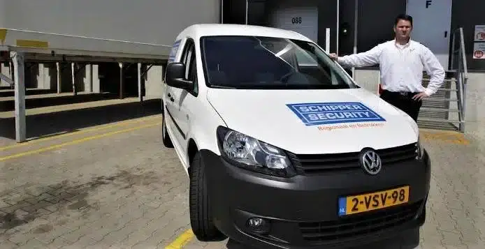 Beveiligers vinden vermiste vrouw en helpen bij ongeluk