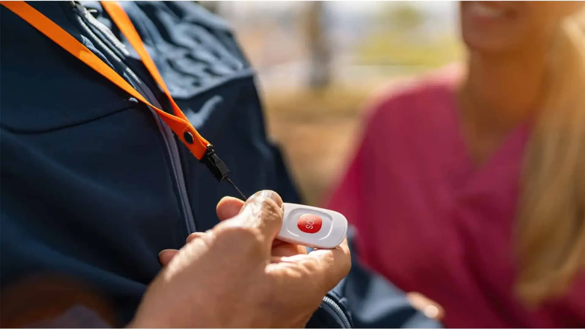 Noodknoppen voor thuis: paniekknop en draagbare noodknop, stil alarm en directe koppeling met 24/7 meldkamer